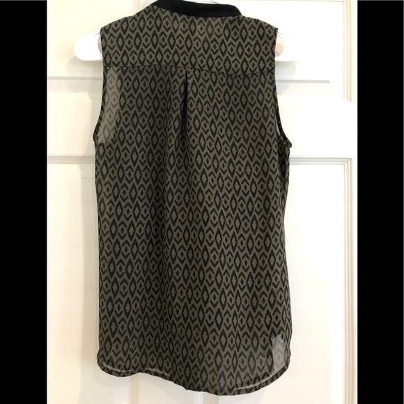 Forever 21 sleeveless blouse - Picture 6 of 7